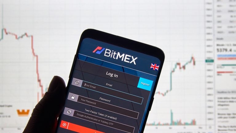 CNwxY4ER-open-interest-on-bitmex-drops-16-investors-withdraw-37000-btc-in-less-than-24-hours-768x432-2