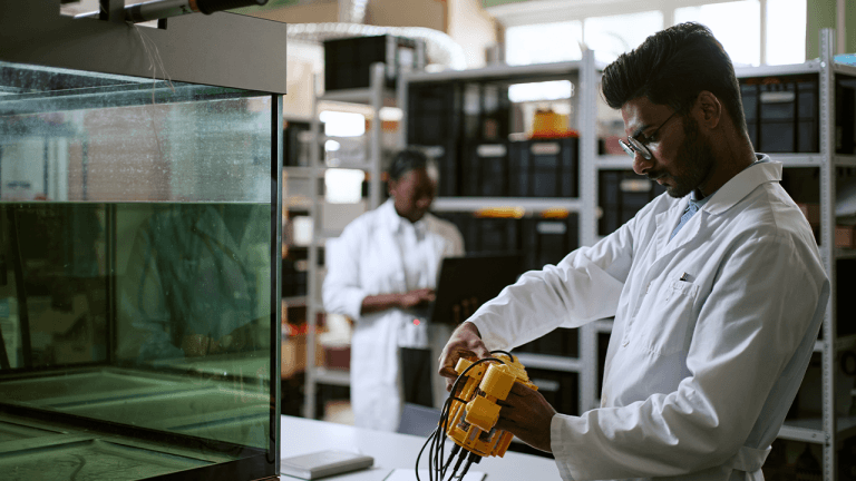 a-new-soft-underwater-robot-swims-in-3d-with-just-two-pneumatic-actuators-768x432-1