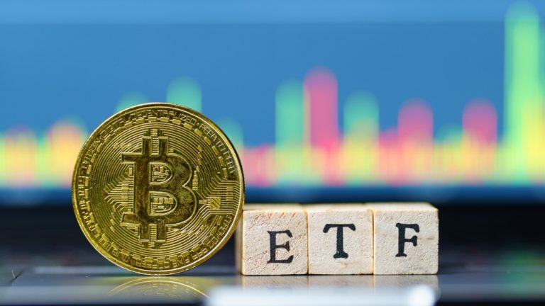 bitcoin-etfs-flip-from-426m-outflow-to-6m-weekly-inflow-768x432-1
