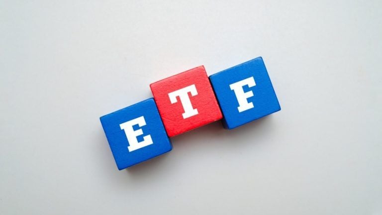 bitcoin-etfs-lose-696-million-as-blackrock-and-fidelity-lead-broad-crypto-selloff-768x432-1