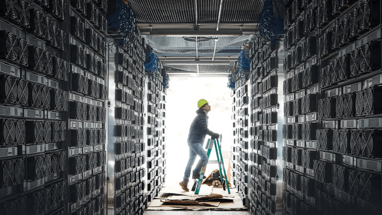 bitcoin-hashrate-enters-first-bear-market-as-ai-pulls-miners-away-768x432-1