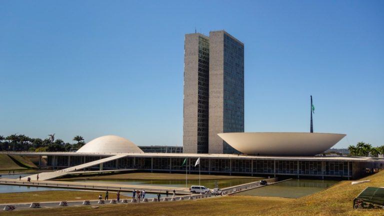brazil-bans-online-betting-before-vote-keeps-492m-in-license-fees-768x432-1