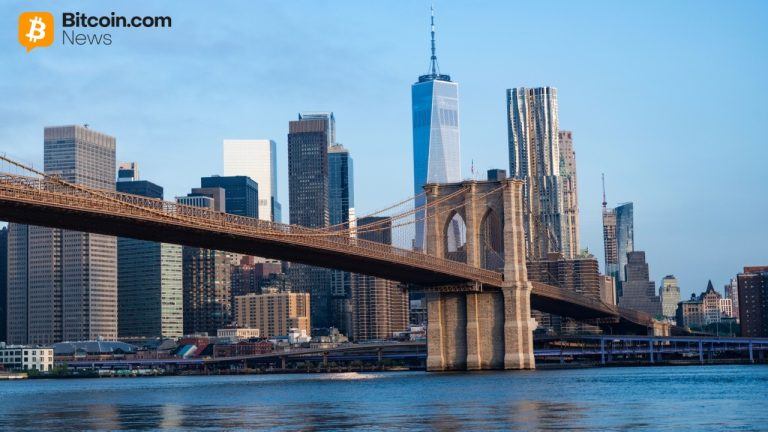 brooklyn-bridge-leads-to-manhattan-nyc-768x432-1
