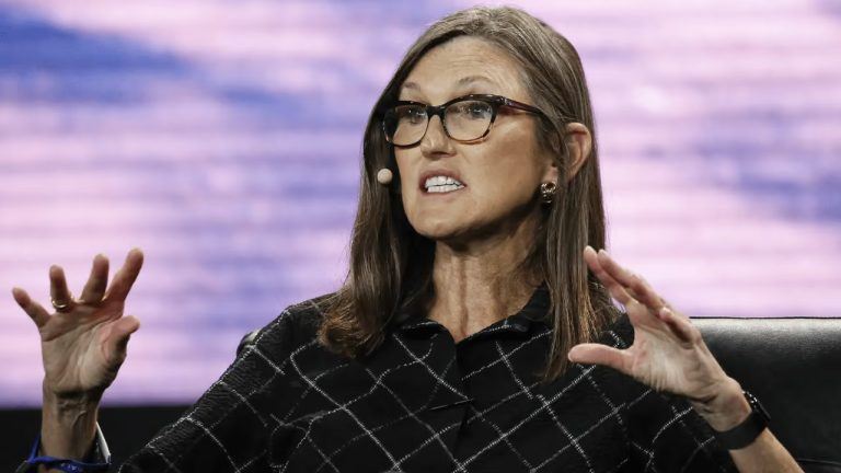cathie-wood-sees-bitcoin-breakthrough-as-gold-link-strengthens-768x432-1