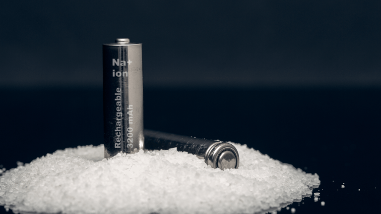 chinas-new-sodium-ion-battery-targets-a-20-year-lifespan-and-stronger-cold-weather-range-768x432-1