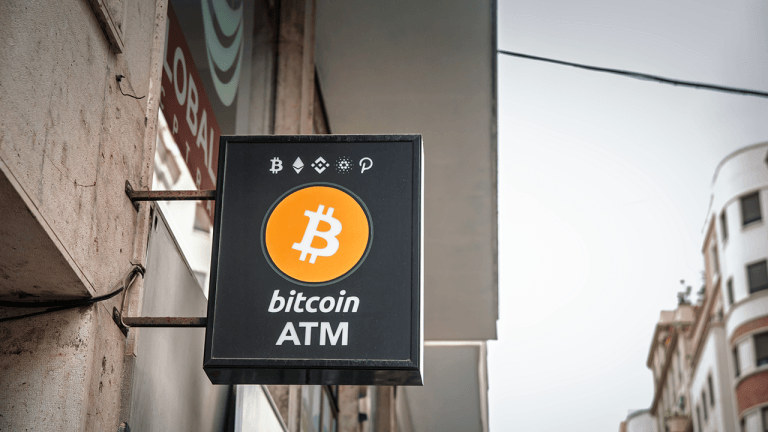 crypto-atm-numbers-fall-to-2021-levels-amid-regulatory-crackdown-768x432-1