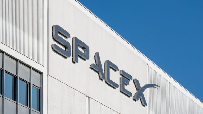 elon-musk-spacex-worth-more-than-the-rest-of-earth-768x432-3