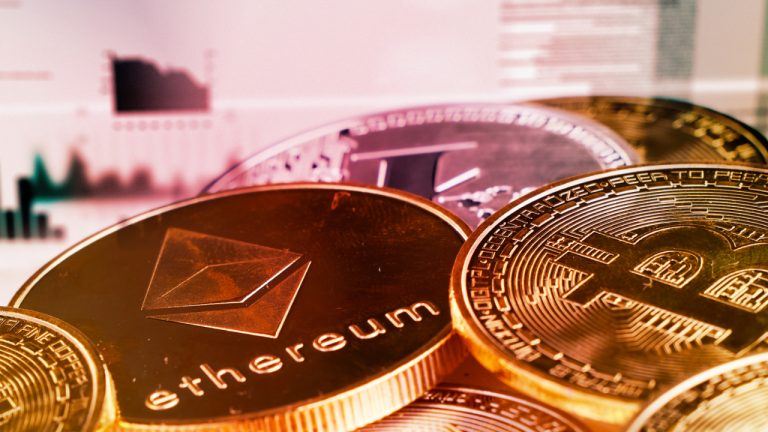 financial-advisor-40-crypto-portfolios-768x432-1