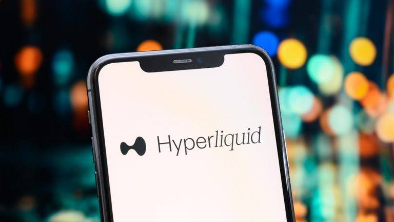 hyperliquid-leads-3-4b-crypto-revenue-pool-with-429m-haul-768x432-1