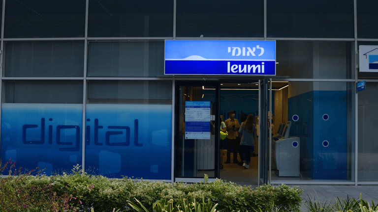 israels-oldest-bank-bets-big-on-bitcoin-ether-and-solana-trading-768x432-1
