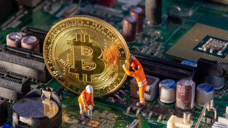 public-bitcoin-miners-sell-40-of-mined-btc-amid-rising-cost-pressures-768x432-1