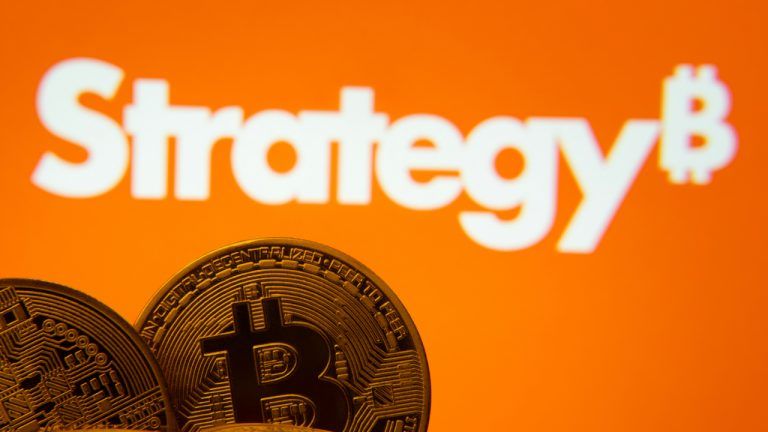 strategy-bitcoin-buy-3200-btc-standard-chartered_nwmk-768x432-1