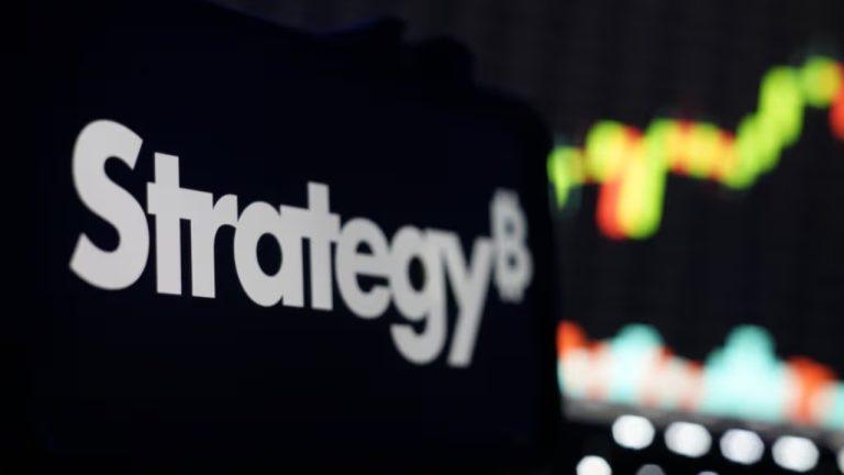strategy-bitcoin-chart-signal-768x432-2