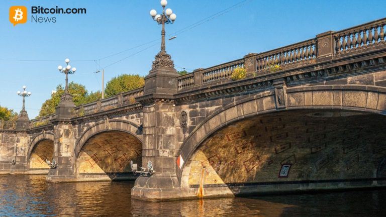 the-lombards-bridge-in-hamburg-768x432-1
