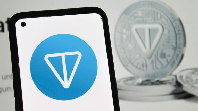 top-raises-28-5-million-at-1-billion-valuation-for-global-expansion-768x432-1