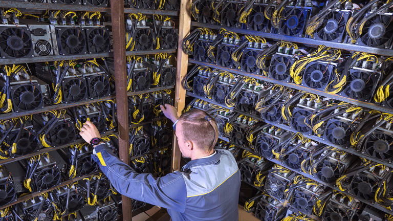 zcash-price-spike-fuels-massive-mining-profits-and-hashrate-boom-768x432-1